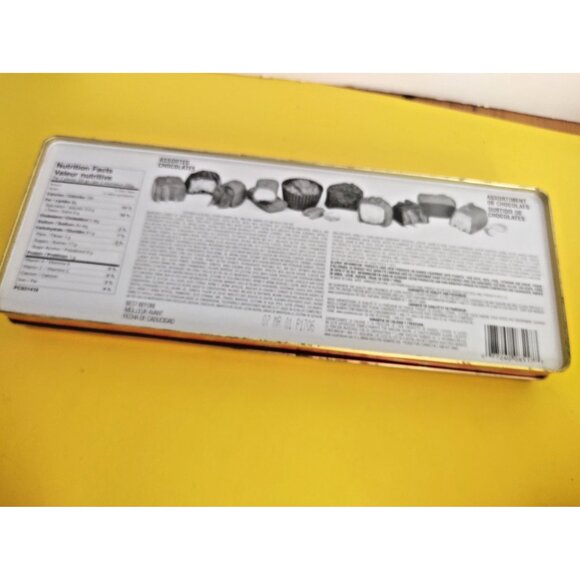 Russell Stover Elvis Presley Collectible  Christmas candy tin. 1997 - Picture 4 of 7